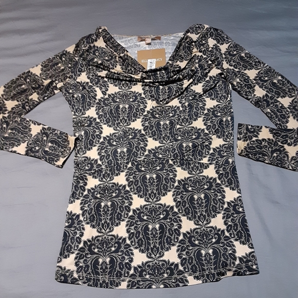 Ellen Tracy Tops - Ellen Tracy long sleeve Black / light gold top